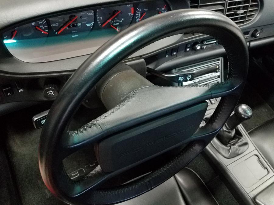 Детали интерьера Porsche 944 Turbo 1986 года  (фото 112 из 149)